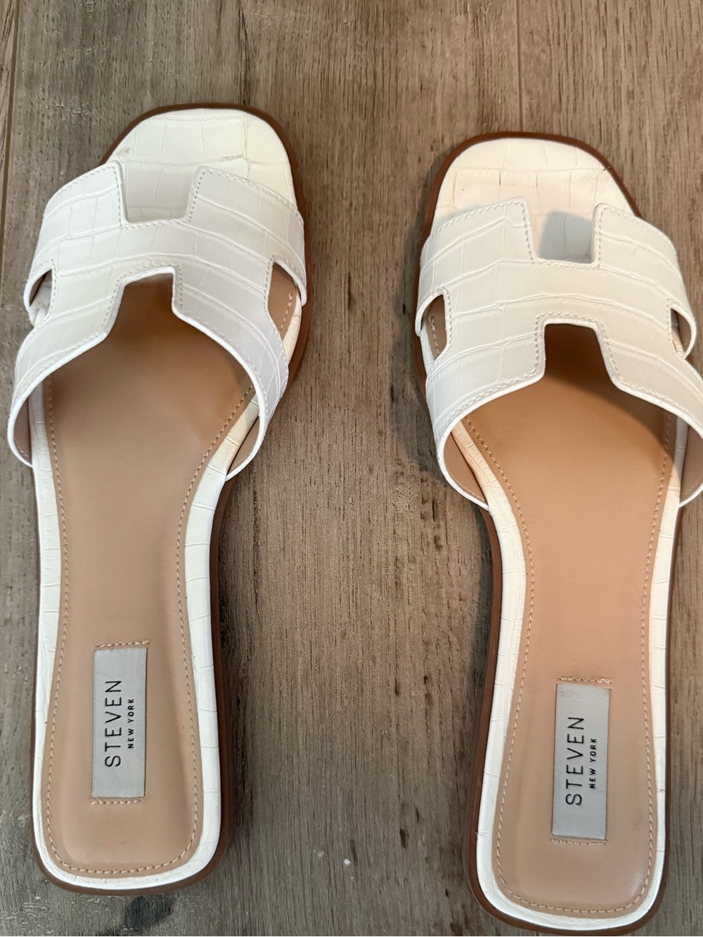 STEVEN by Steve Madden New White Croc-Embossed Slide sandals
